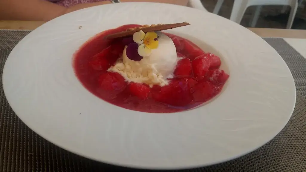 Tristan Jouve_Restaurant/Bar Les Reflets du Lac_Salles-Curan_review