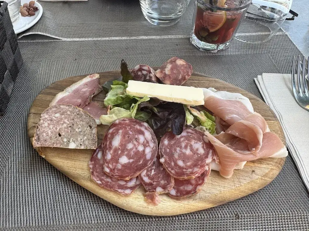 Restaurant/Bar Les Reflets du Lac_Salles-Curan_slider_image_2