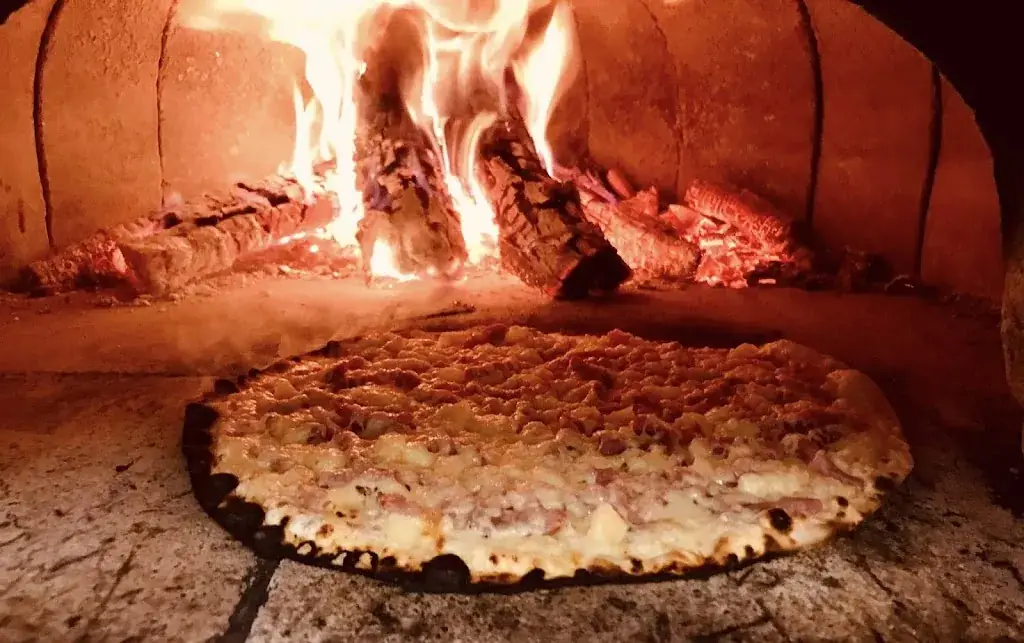 LE PETIT MONDE DE LOLO CAMION PIZZA AU FEU DE BOIS restaurant in Pont-de-Salars