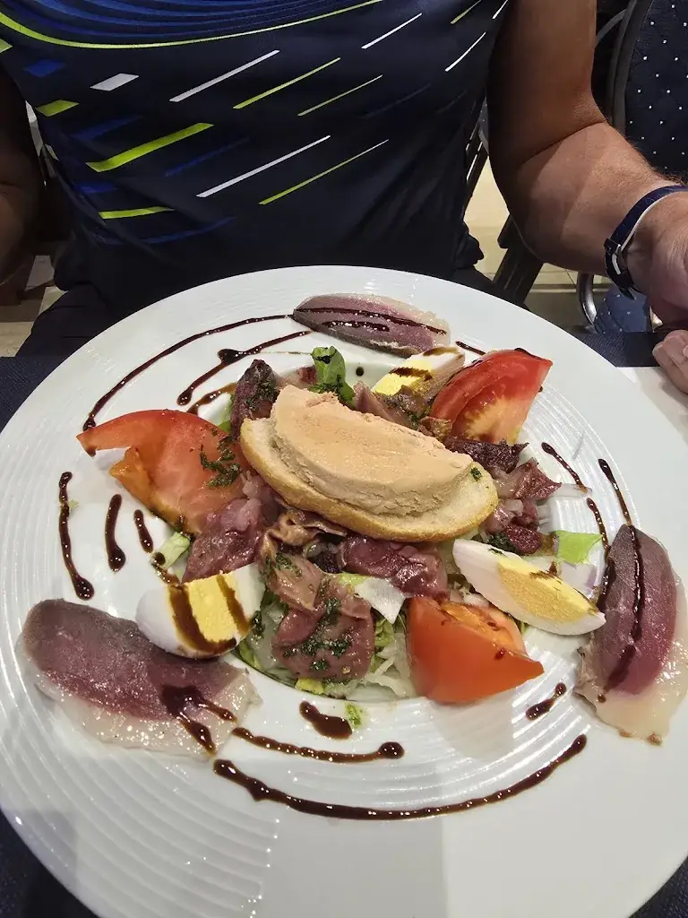 Alice Wattrelot_LE LAMPARO_Port-Vendres_review