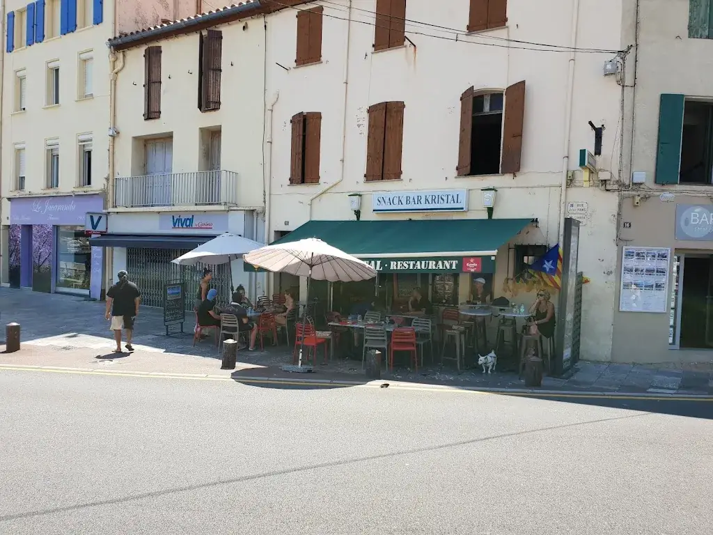 Le Kristal. Bar restaurant..brasserie tapas.. restaurant in Port-Vendres