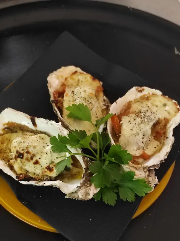 Le Kristal. Bar restaurant..brasserie tapas.._Port-Vendres_slider_image_2