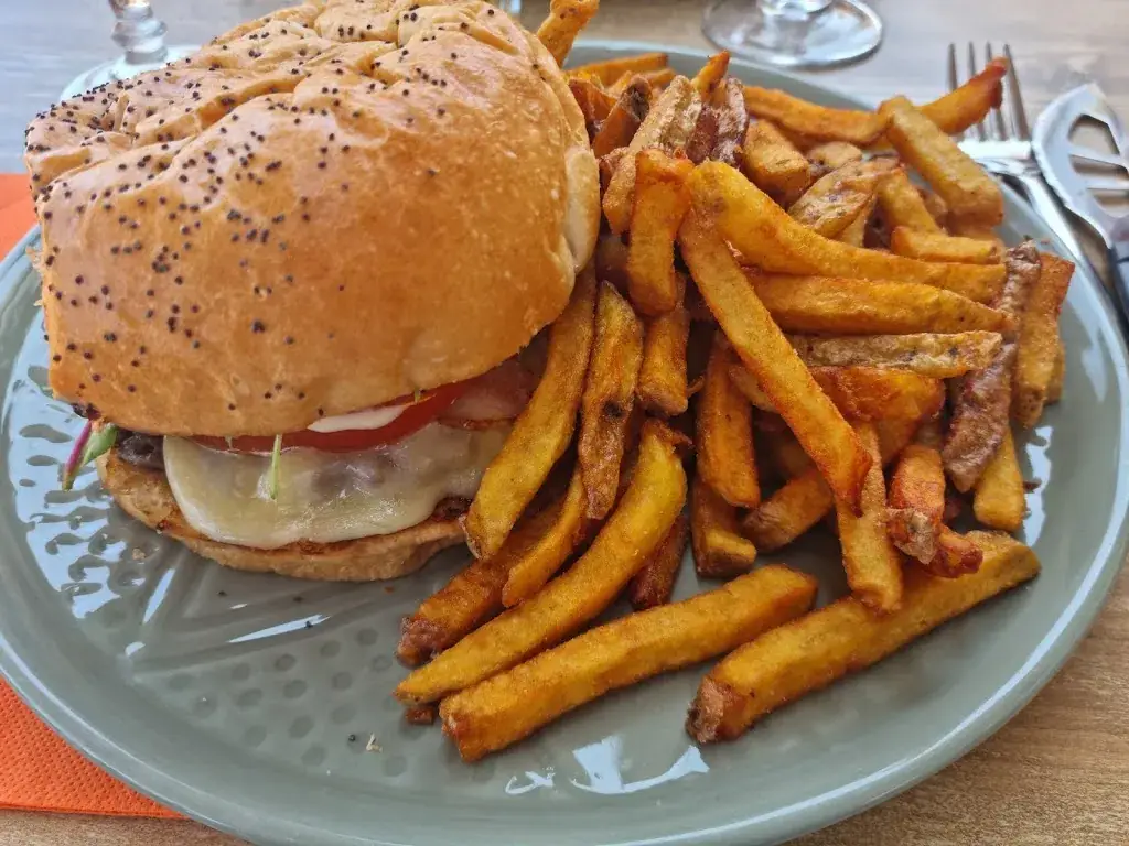 Victor Piet_Mood_Port-Vendres_review