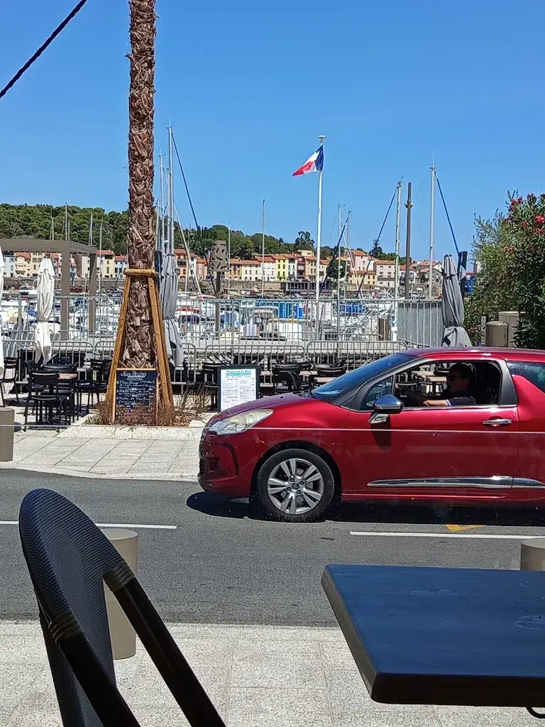 laetitia carmichou_Mood_Port-Vendres_review