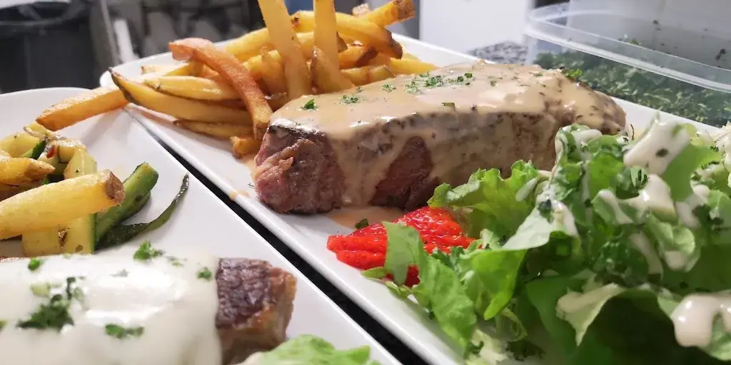 Le NEW SOLO bar restaurant_Poulx_slider_image_2