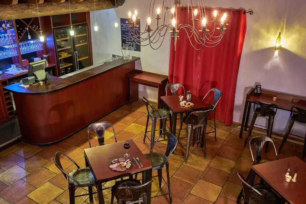 Le Comptoir des Amandiers - Bar à vin restaurant in Poulx