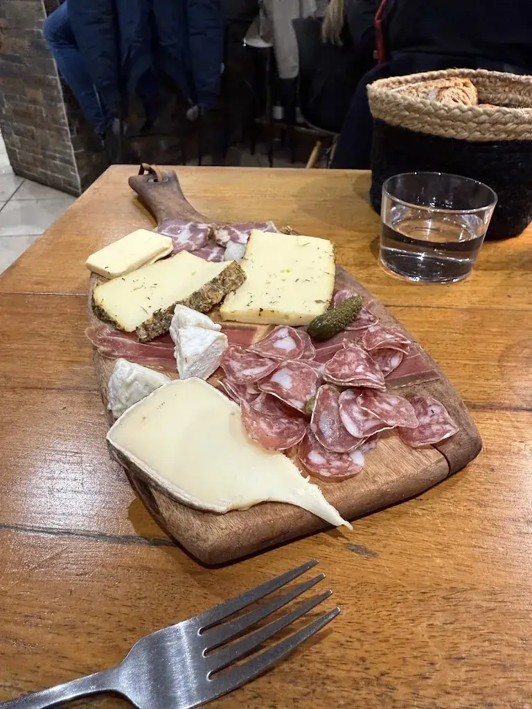 Ingrid Kstr_Antre deux verres_Poussan_review