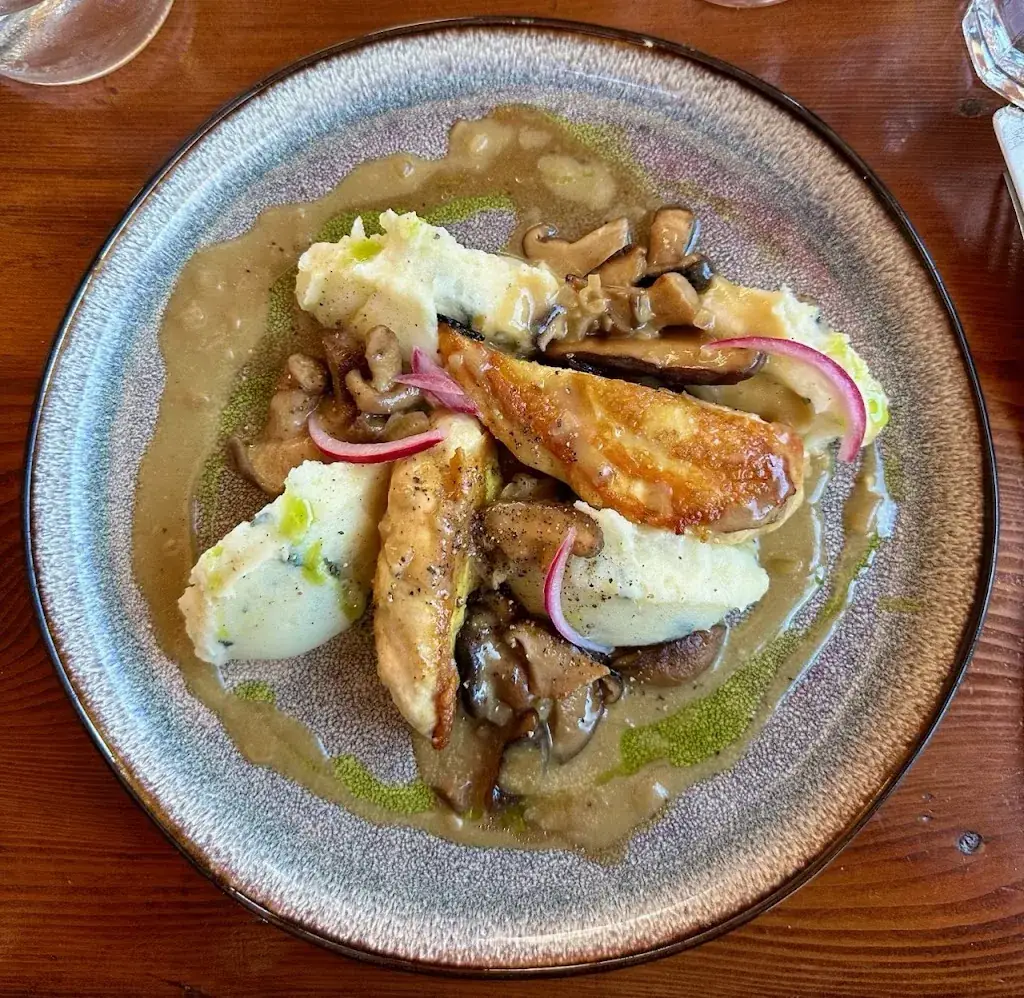 Janice Mar_Auberge de Mens_Mens_review