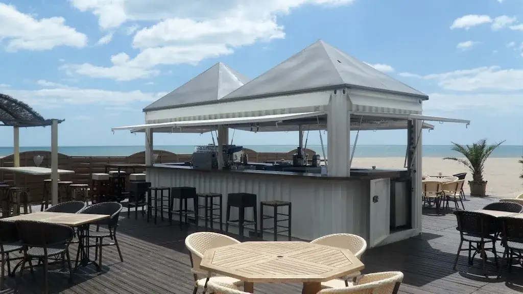 Plage les Voiles restaurant in Portiragnes
