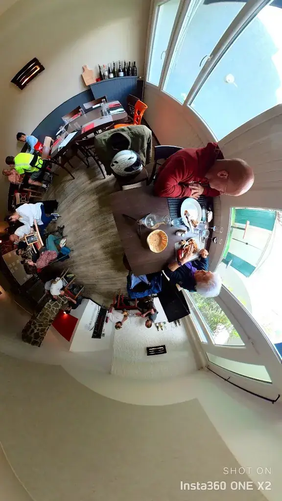 Le Petit Malvinois_Mauves_slider_image_2