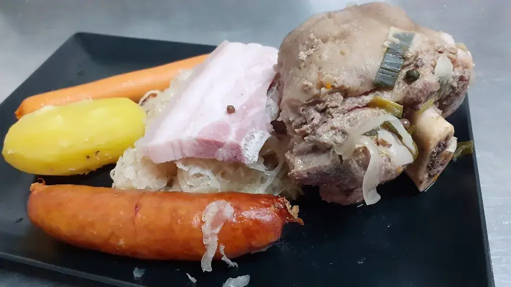 Le Petit Malvinois_Mauves_slider_image_3