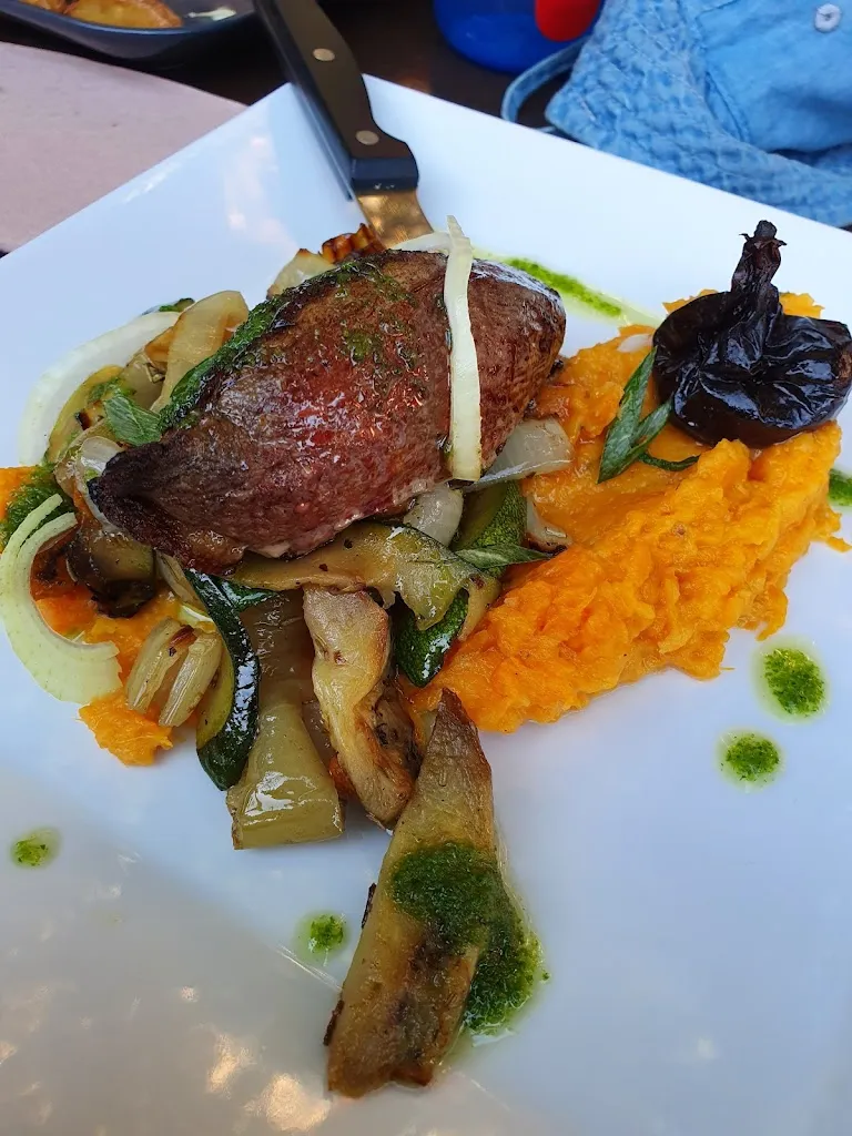 Camilla Bøe_Café des Fleurs_Pont-Saint-Esprit_review