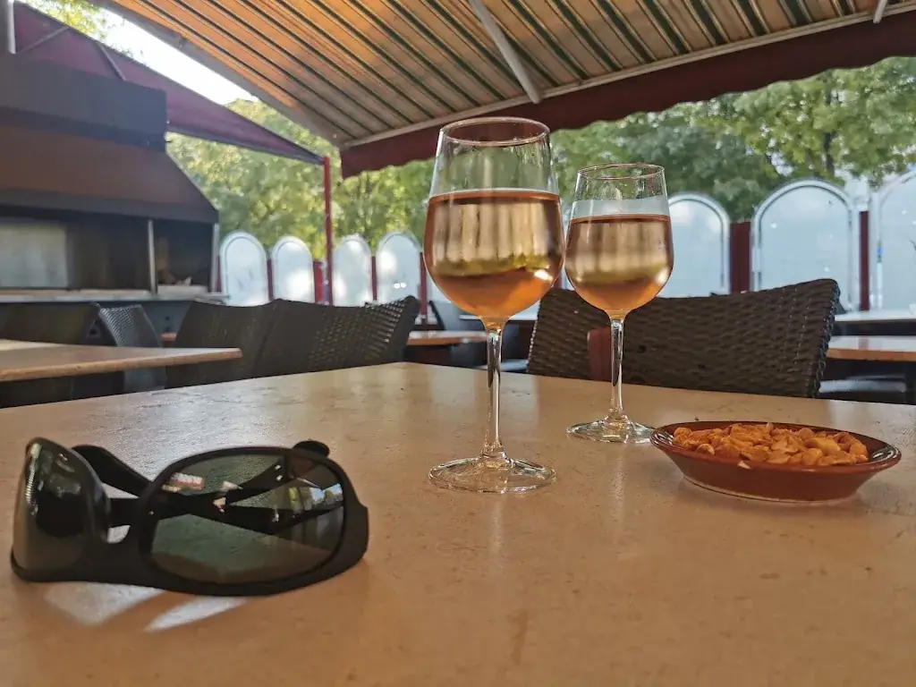 M Jun_Café Marseillais_Pont-Saint-Esprit_recensione