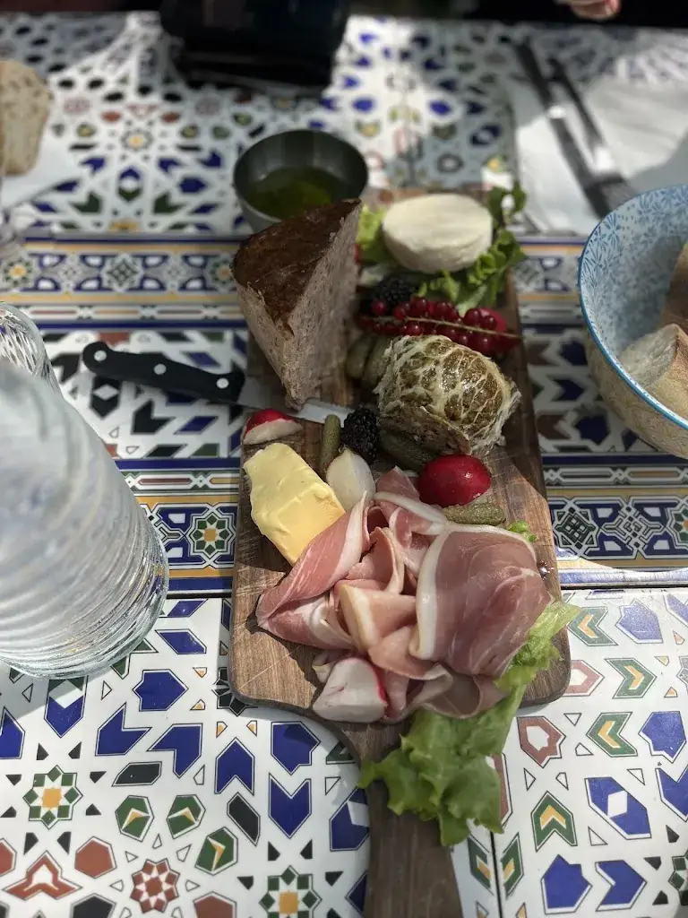 Charlotte Buffet_Crock and Brock_Pont-Saint-Esprit_review