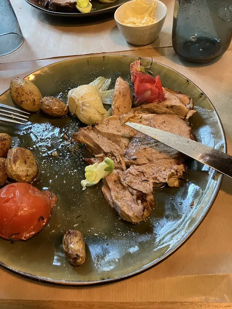 victor Costa_LE PATIO by M_Pont-Saint-Esprit_review