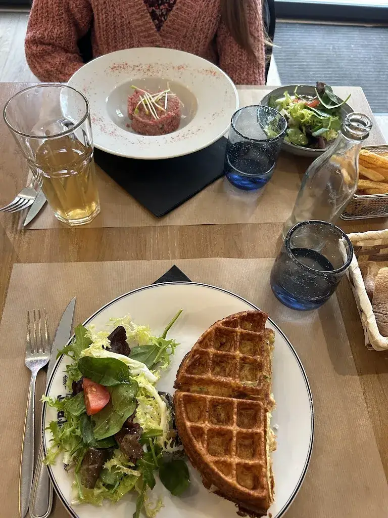 Daphné H_LE PATIO by M_Pont-Saint-Esprit_review