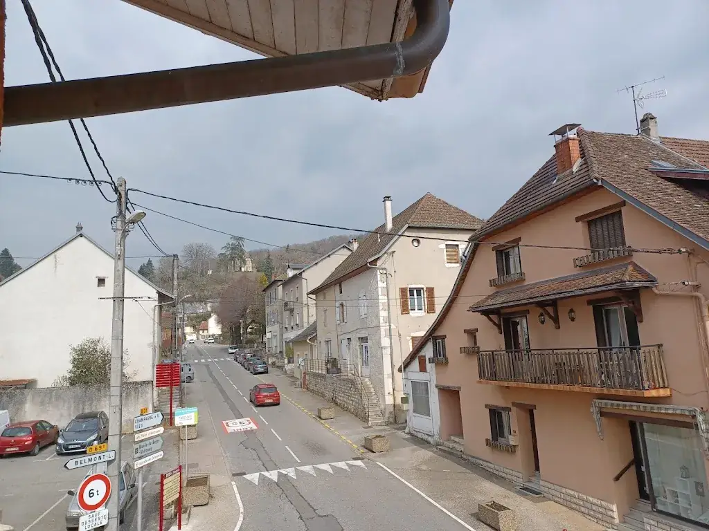 MME KAREN_Artemare_slider_image_3