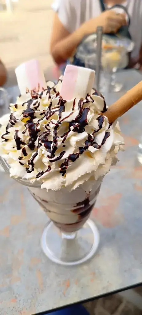 Pascale Le Goff_Café des Voyageurs_Pont-Saint-Esprit_review