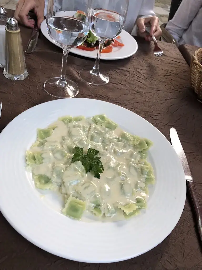 Alexander Leo-Hansen_Restaurant Les Tourelles_Lamotte-du-Rhône_reseña