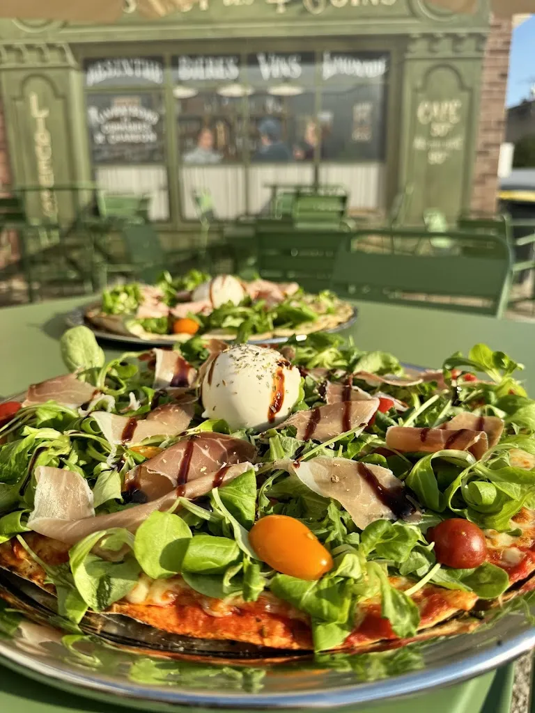 La Tour de Pizz' Pont restaurant in Pont-Saint-Esprit