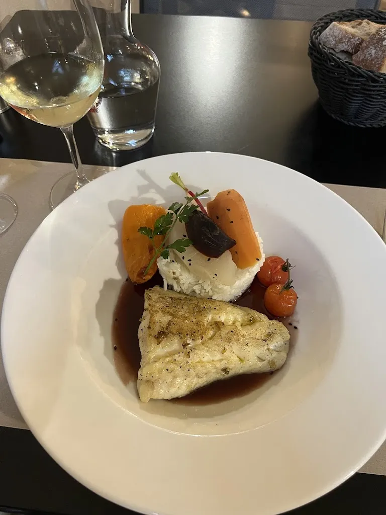 Taylor Collins_Restaurant Le Bouchon_Aiguèze_avis