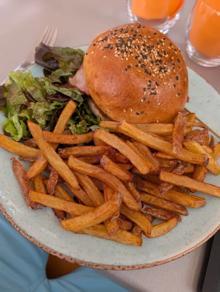 Arnaud_Sur la place_Puimisson_review