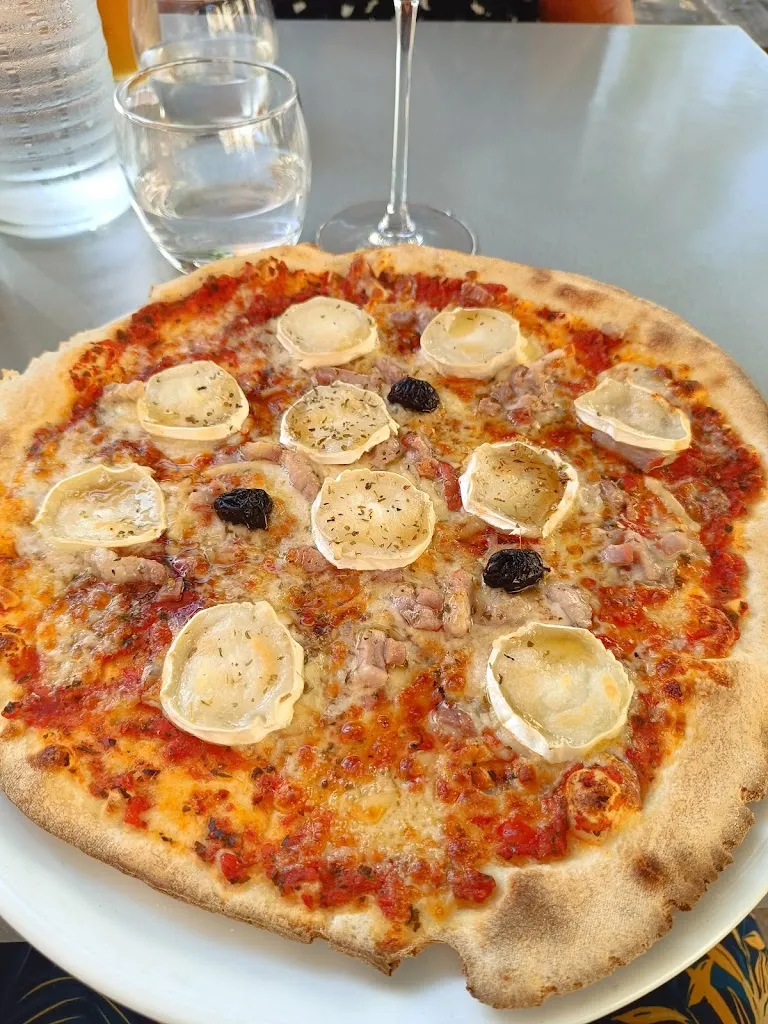 Michael Leidel_Sur la place_Puimisson_review