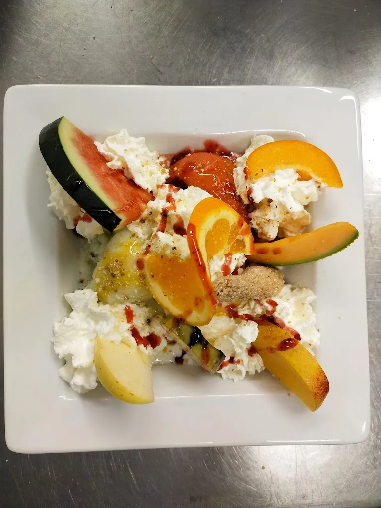 Sur la place_Puimisson_slider_image_2