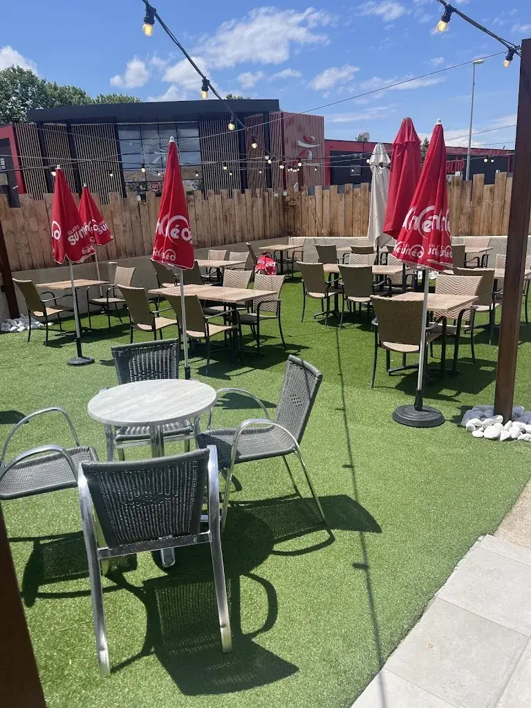 Brasserie Monsieur Pierre_Magalas_slider_image_1