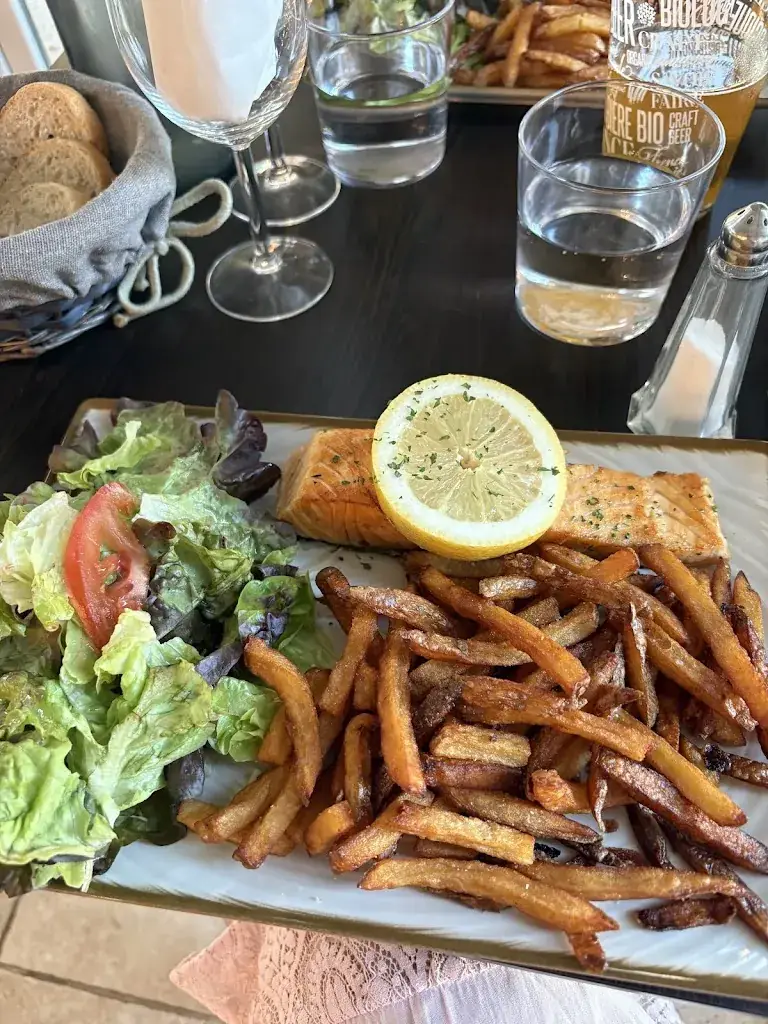 JULIA JACQUES_La roman_Puisserguier_review