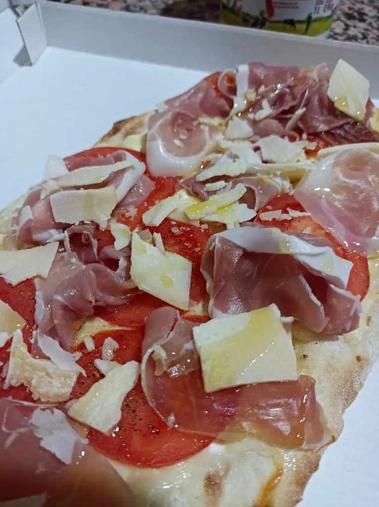 Mégane Dalzovo_Sarl Kriss pizzas_Puisserguier_recensione