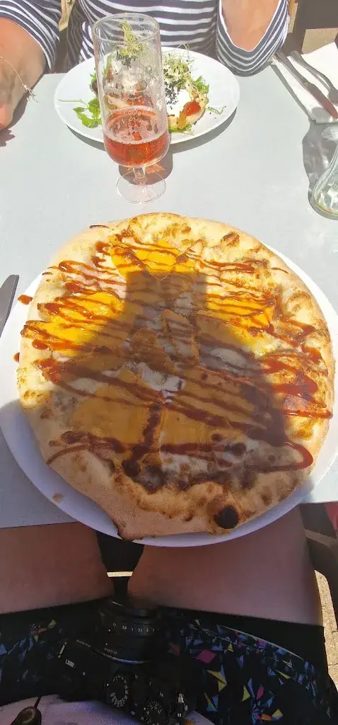 Lara Ezarik_Le Botaniste_Prats-de-Mollo-la-Preste_review