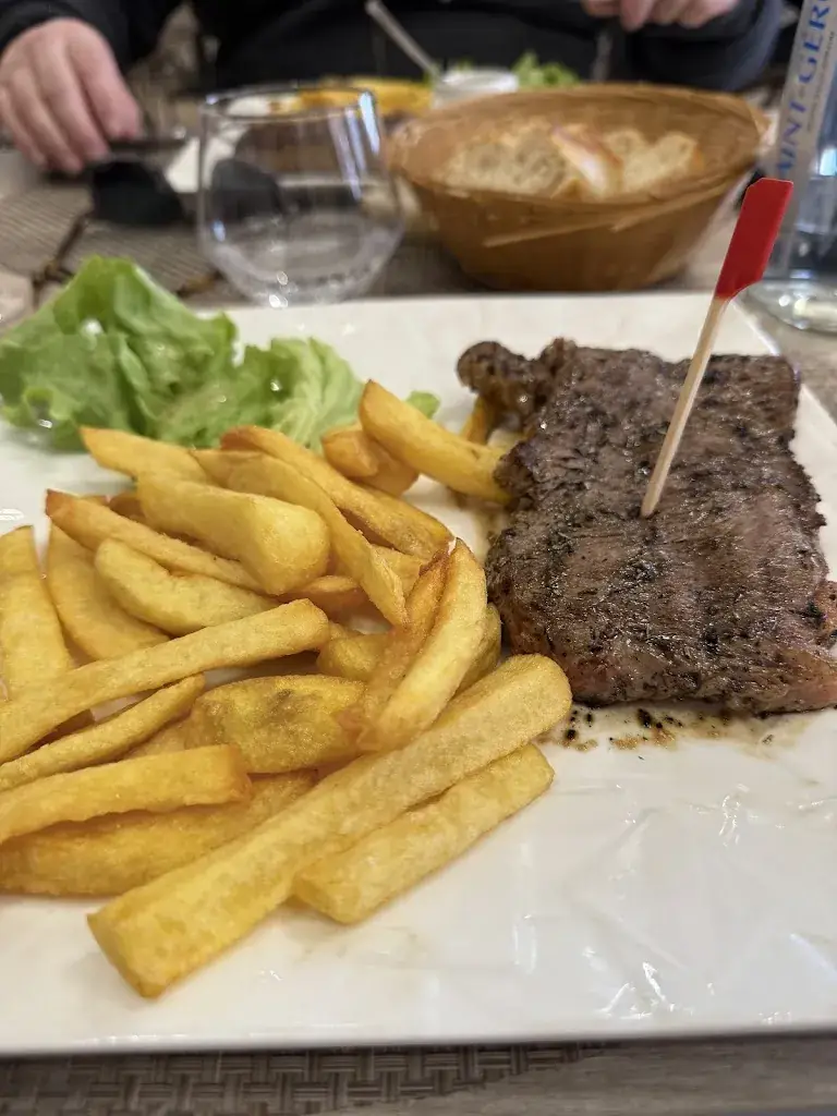 Katie Jones_Restaurant Grill Le Courcelles_Massiac_review