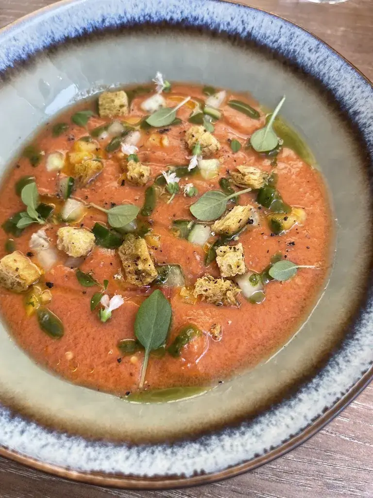 Angiella Paola Medina_La Cabane_Villeneuve-lès-Avignon_review