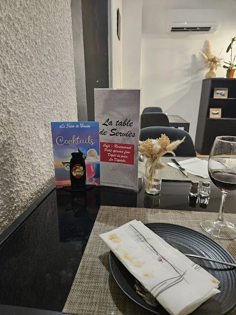 Loet van Impelen_La table de Servies_Serviès_review