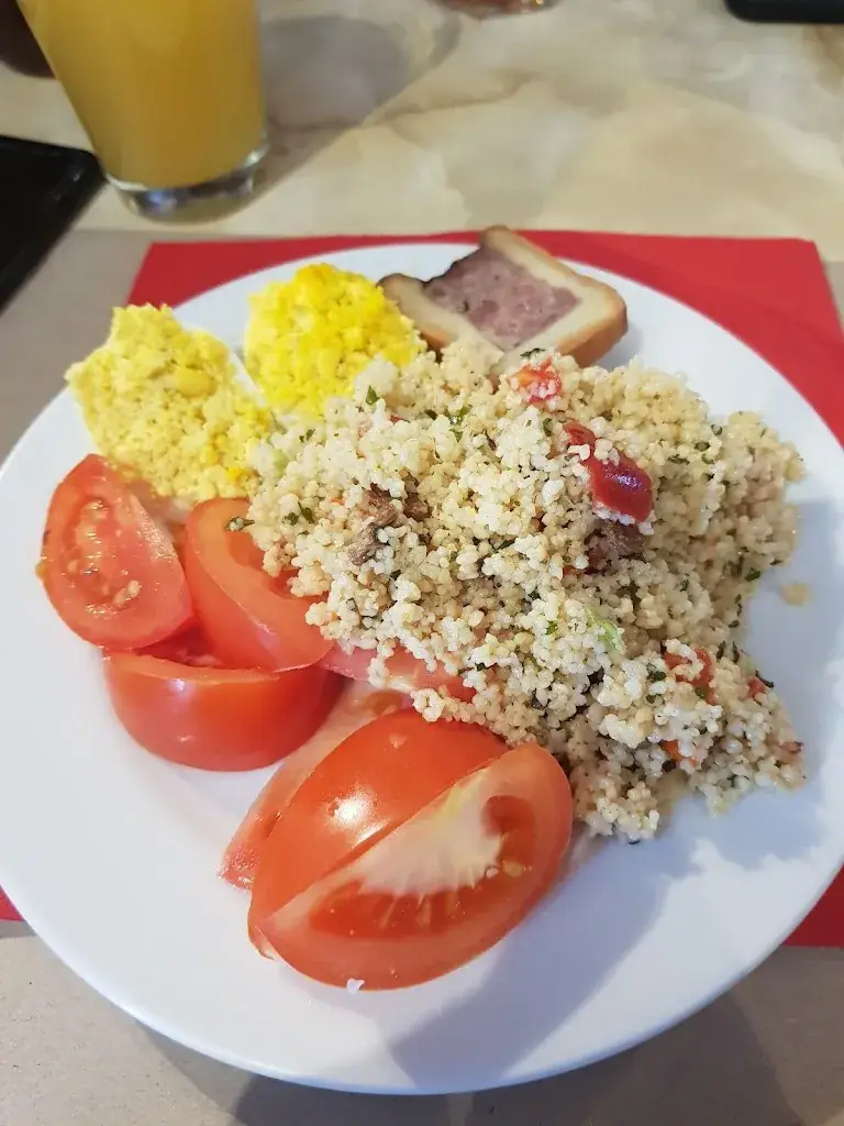 P. ELGE_Le Relais Du Canard_Redessan_review