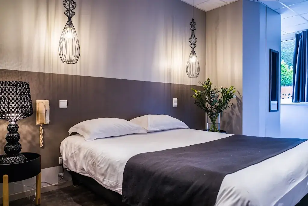 Logis Hôtel-restaurant Le Commerce HC_Rieupeyroux_slider_image_2