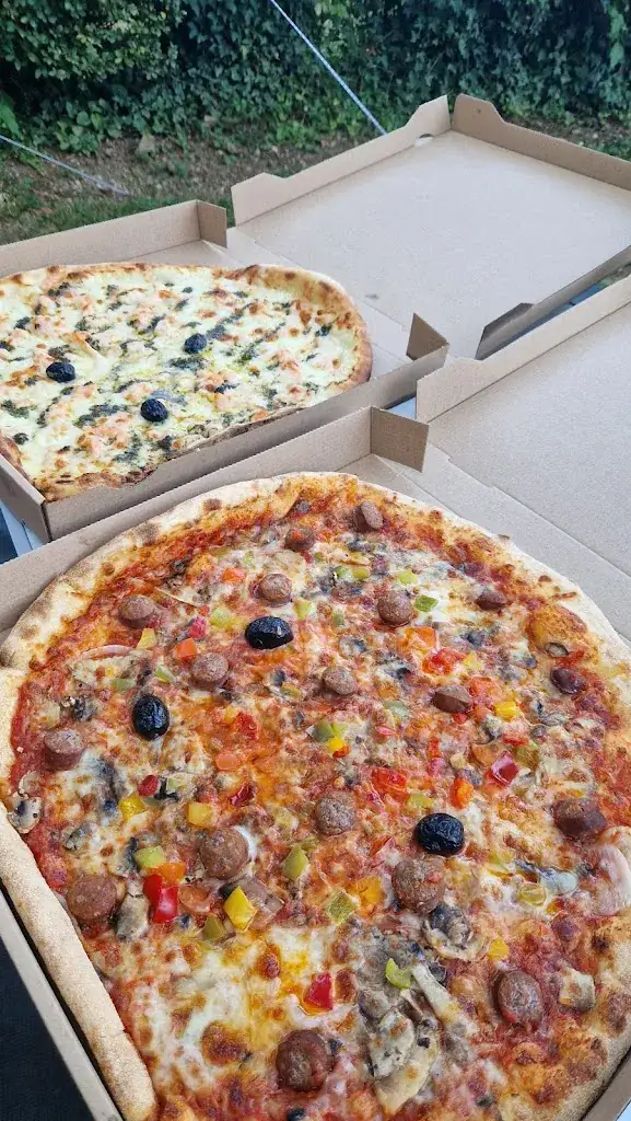 Thijs and Sara_Pizzeria Carpe Diem_Artemare_review