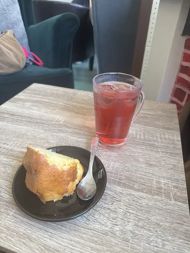 Layla Vicens_Au P'tit Coffee_Rieux-Volvestre_review