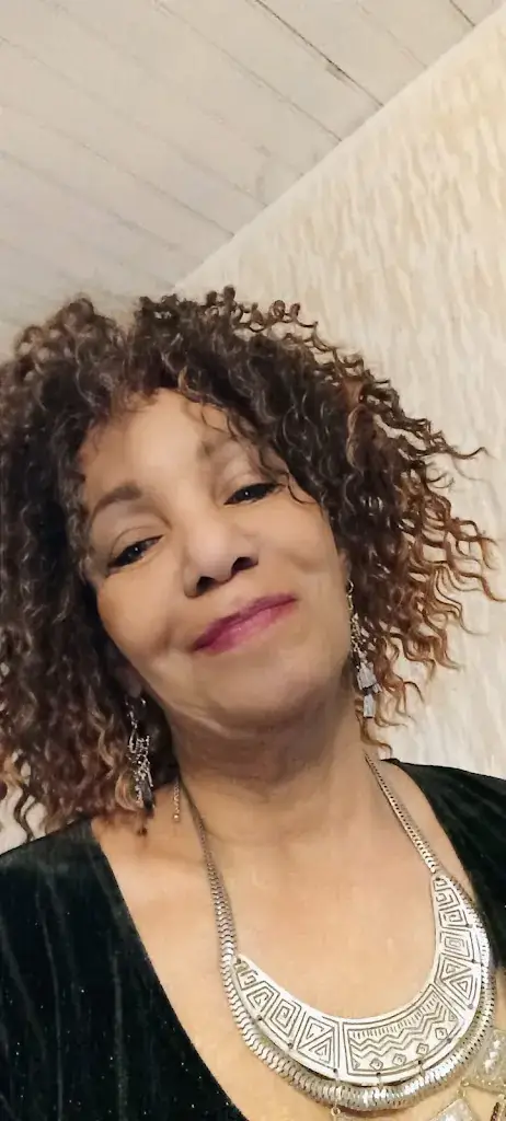 Suzon Bosse_Carrefour Contact_Riscle_review