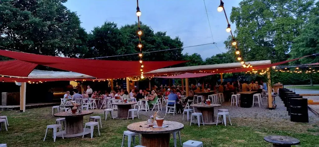 La Roquette Guinguette restaurant in Roquettes