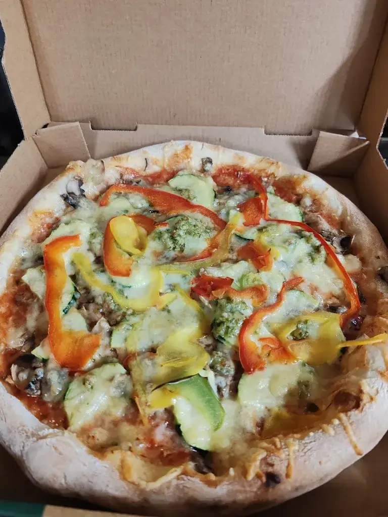 Chez Max Pizza_Roquettes_slider_image_2