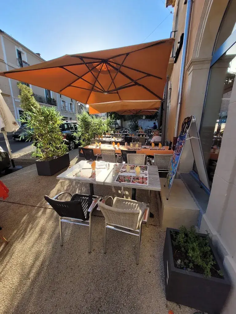 Le Grand Café Roujan restaurant in Roujan