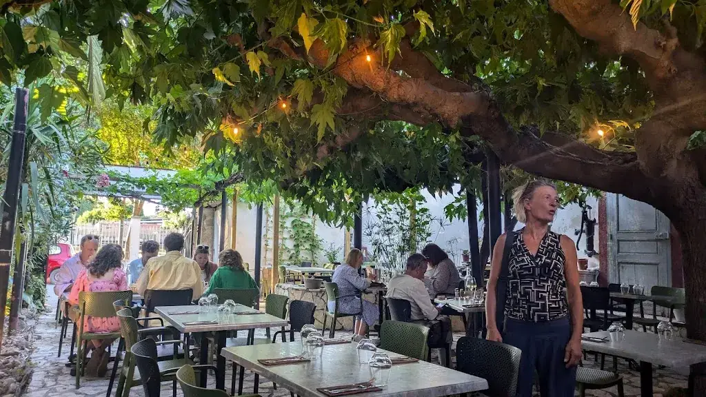 Le Petit Péché restaurant in Roujan