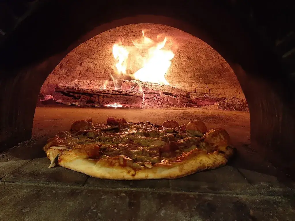 Pizza Family Rousson_Rousson_slider_image_3