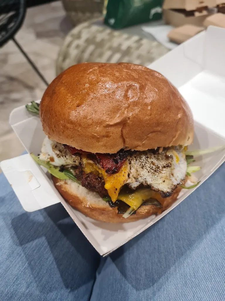 Myr Azga_VVOLF Street Restaurant_Salindres_review