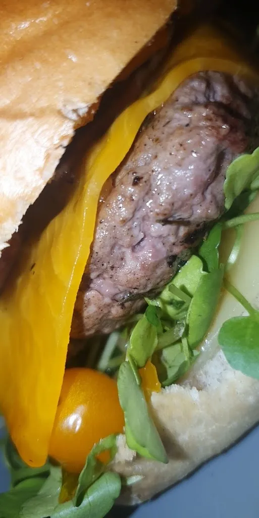 VVOLF Street Restaurant_Salindres_slider_image_3