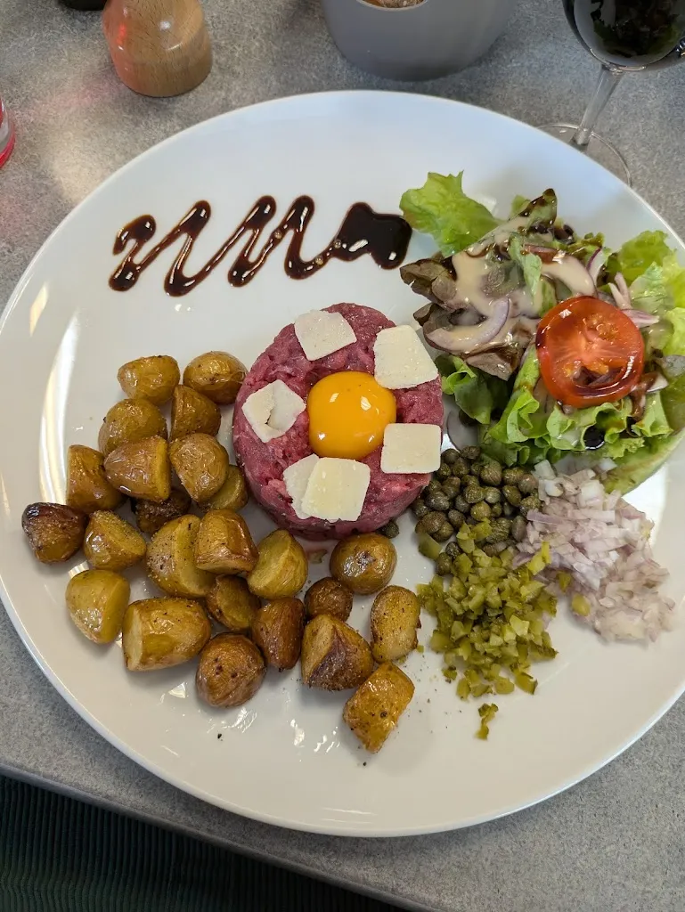 Daisy Mouhé_Chez Mika Le National_Marennes_review