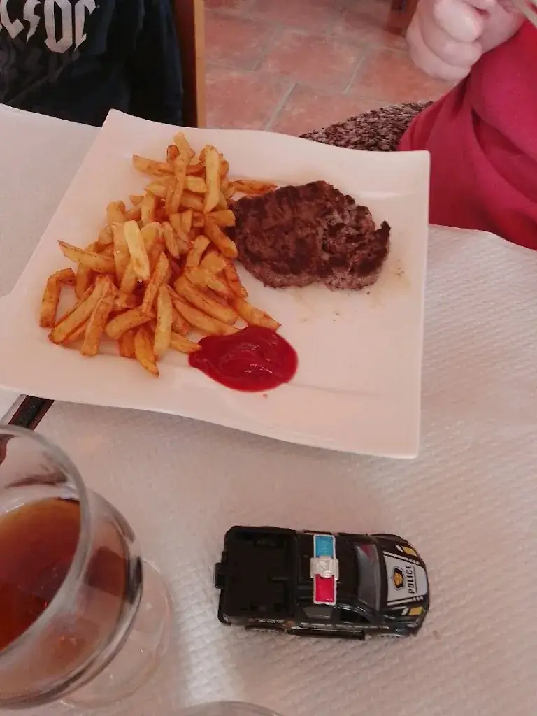 sylvia agot_Restaurant 