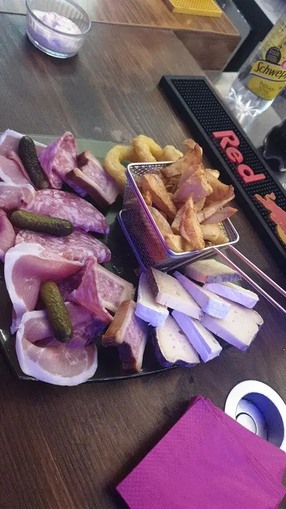 Laurence Genest_Bar Restaurant Le Castellas chez Tof et Tracy_Rousson_recensione